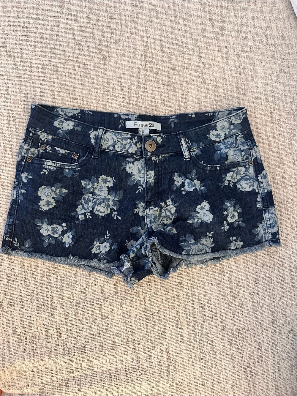 Forever 21 Floral Dark Wash Denim Cutoff Shorts Size 28